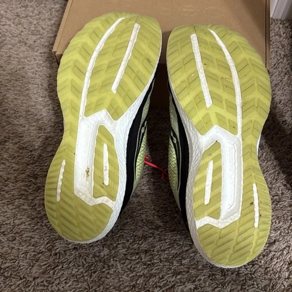 Saucony Light Green Athletic Shoes with Red Highlights - Picture 6 of 6